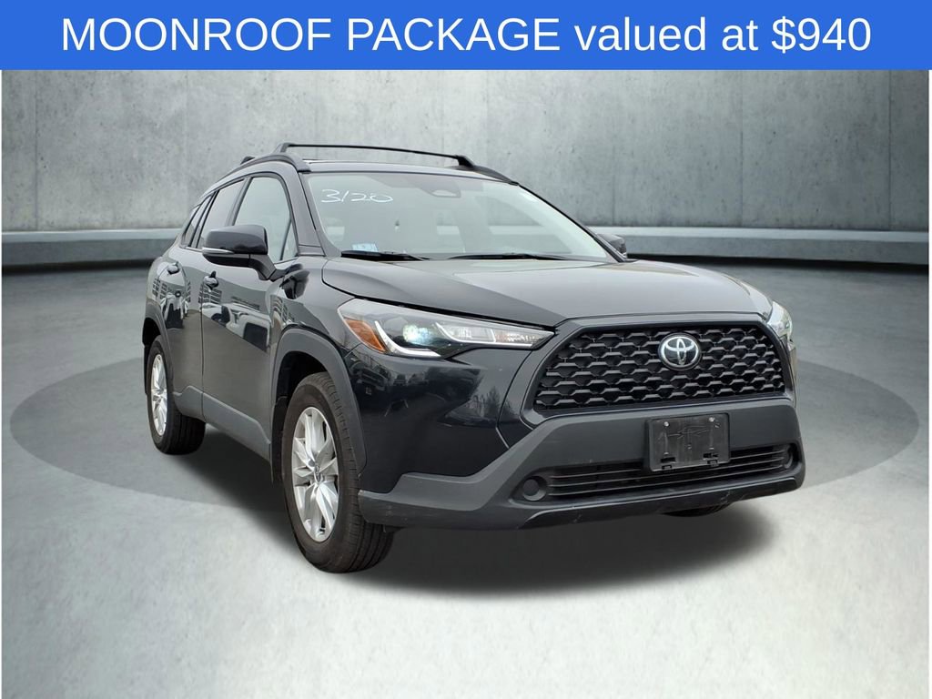 Used 2025 Toyota Corolla Cross LE w/ Moonroof Package image 4