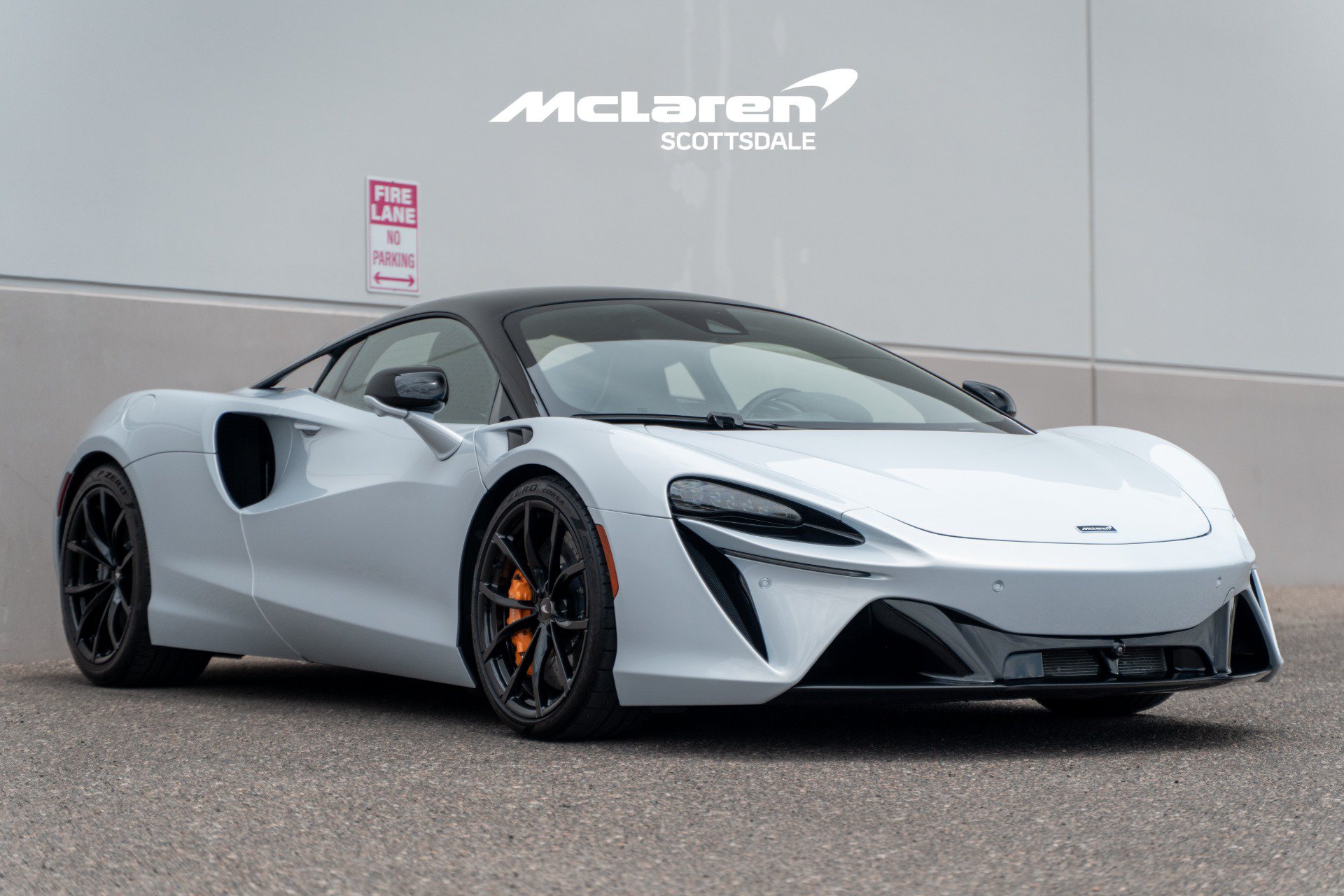Used 2023 McLaren Artura RWD image 9