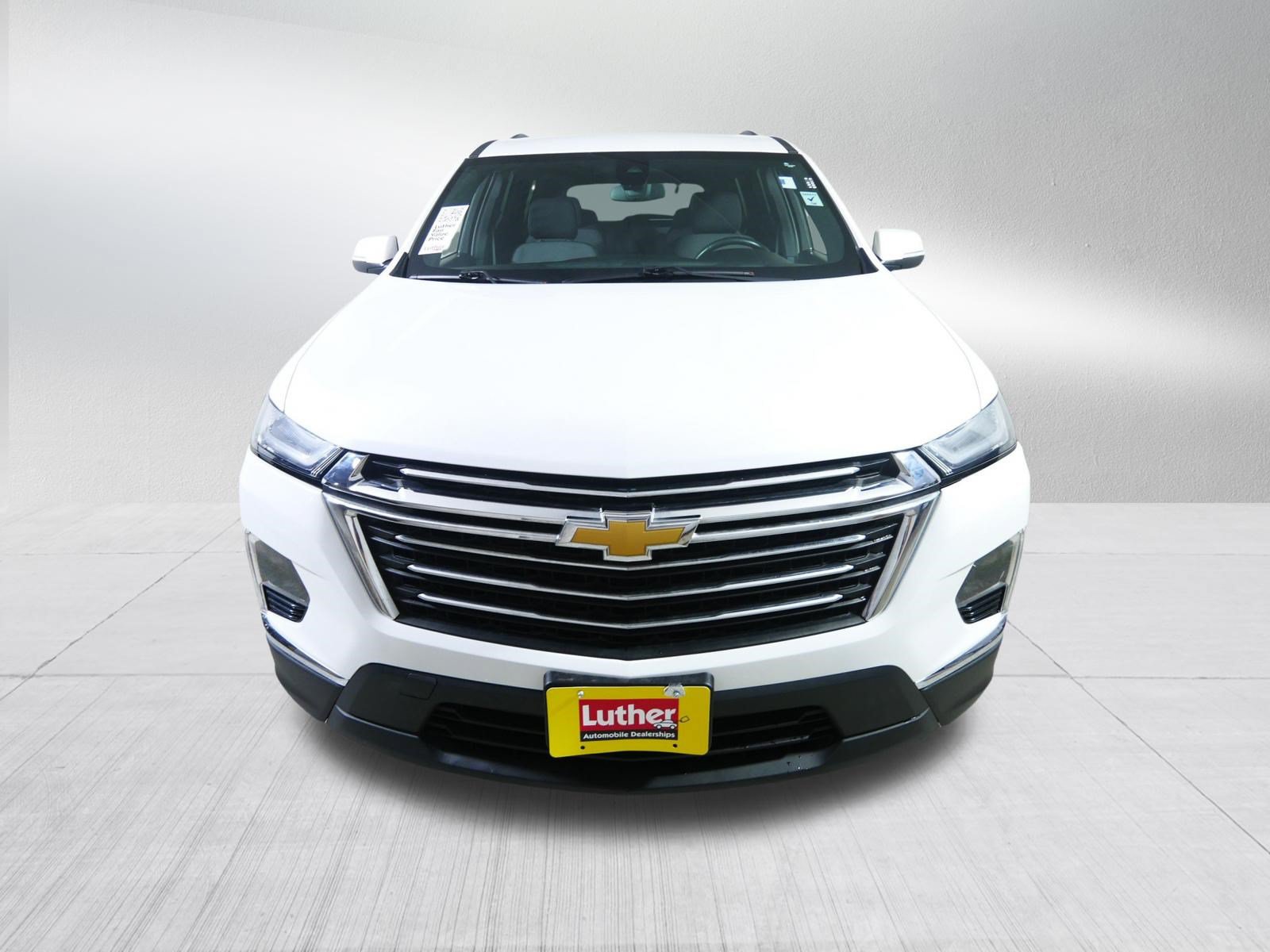 Used 2023 Chevrolet Traverse LT FWD image 2