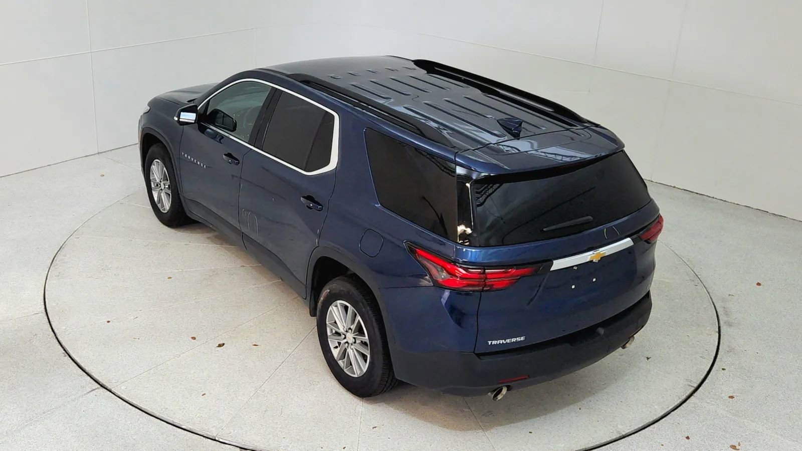 Used 2023 Chevrolet Traverse LT image 40