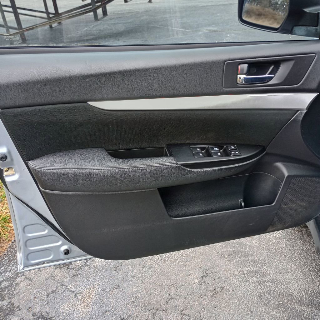 Used 2014 Subaru Outback 2.5i Premium image 11