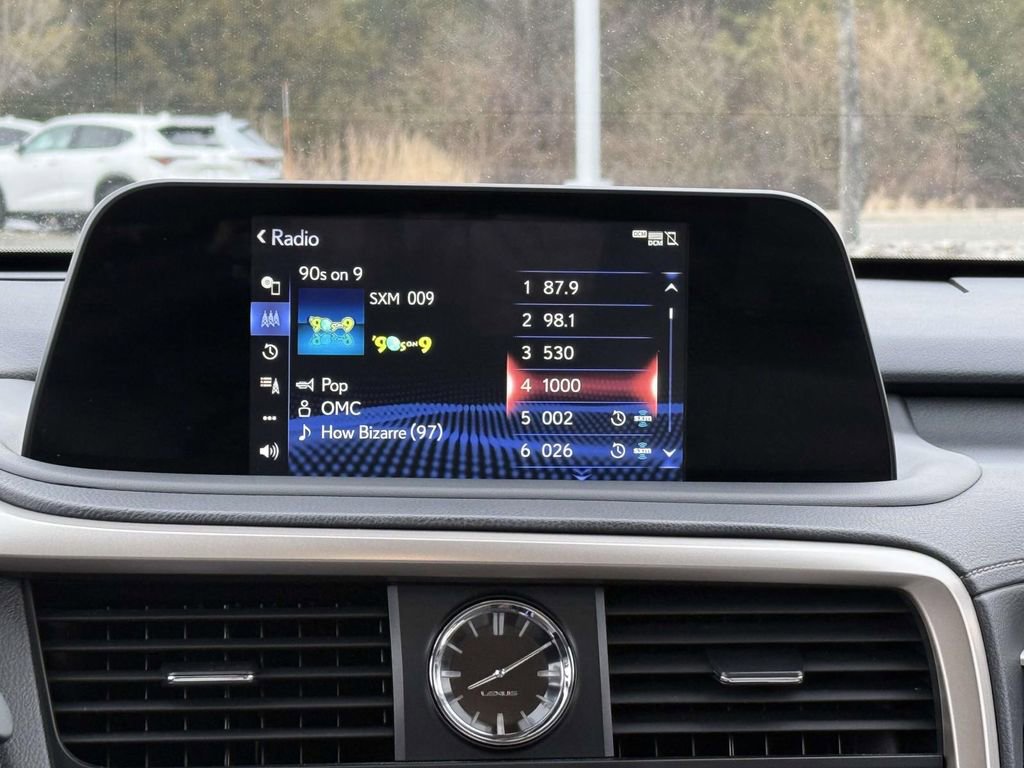 Used 2021 Lexus RX 350L Premium w/ Premium Package image 10