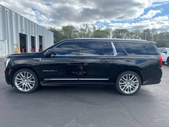 Used 2025 GMC Yukon XL Denali w/ Denali Reserve Package AWD/4WD image 5