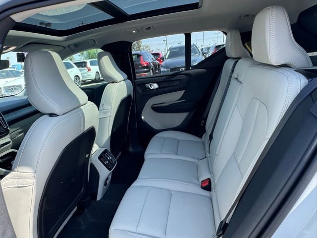 New 2025 Volvo XC40 B5 Plus w/ Protection Package Premier AWD/4WD image 17