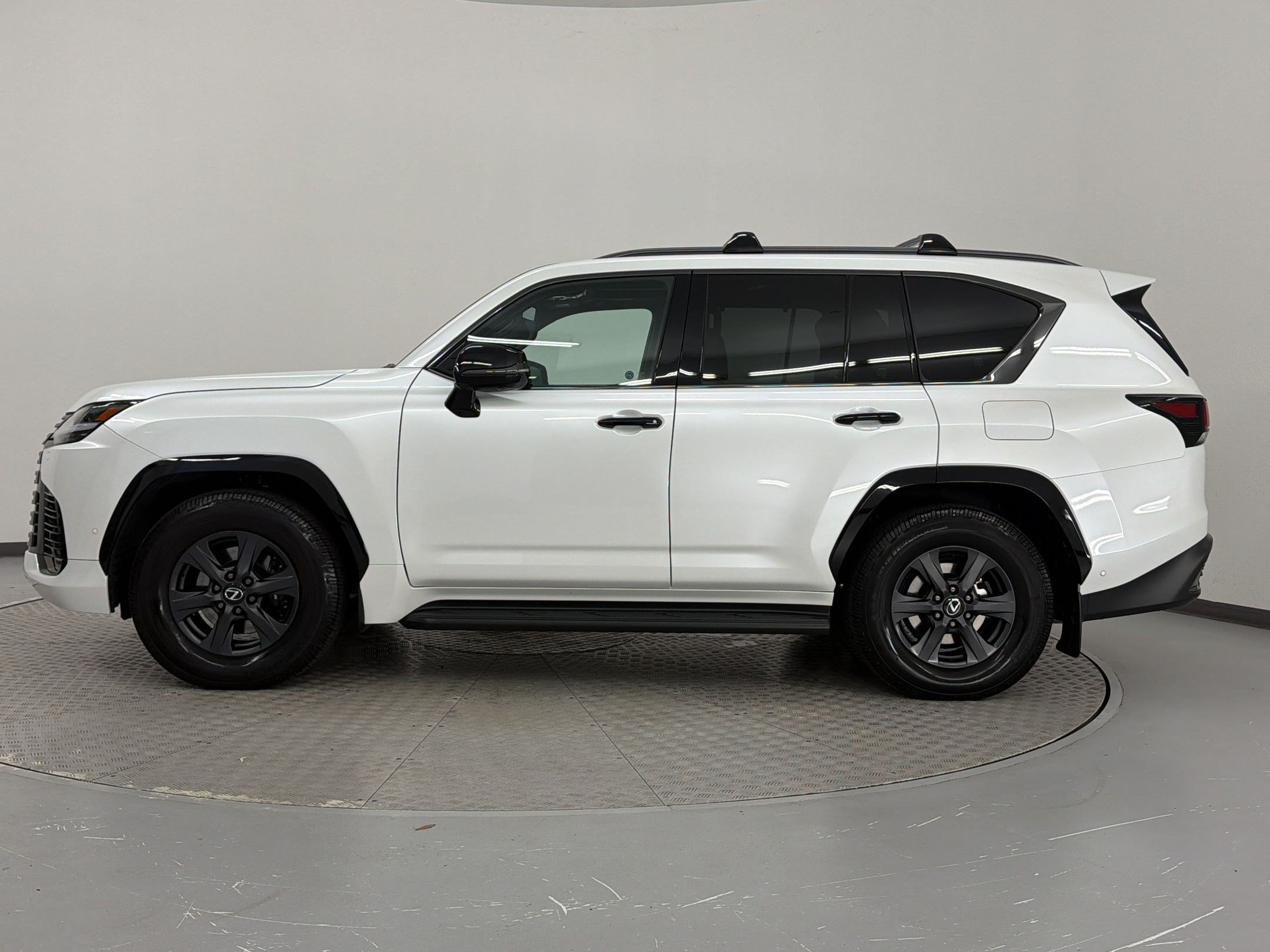Certified 2025 Lexus LX 700h Overtrail AWD/4WD image 2