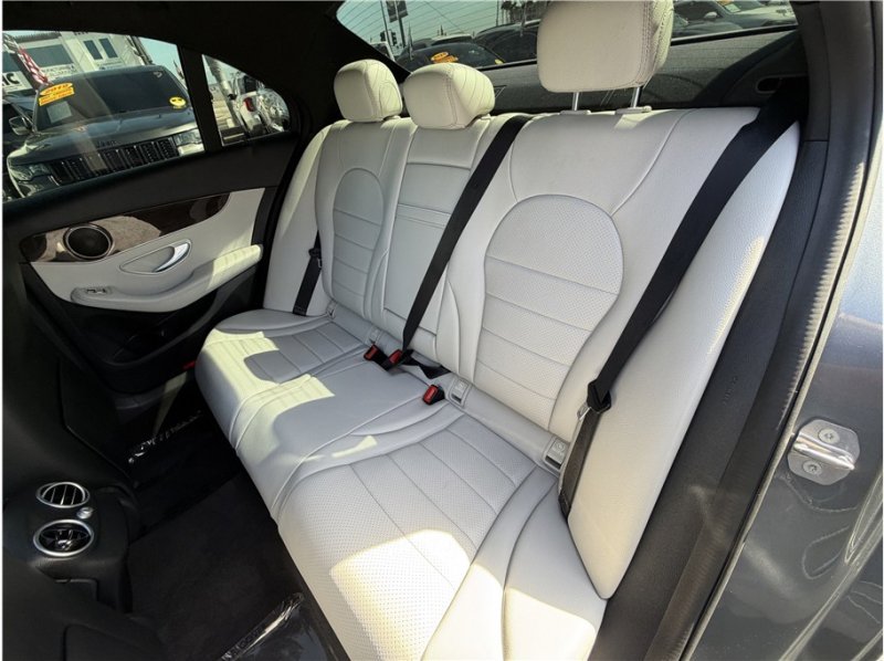 Used 2018 Mercedes-Benz C 300 Sedan w/ Premium Package image 24