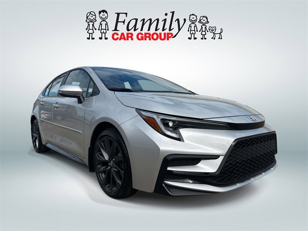 Used 2025 Toyota Corolla SE image 2