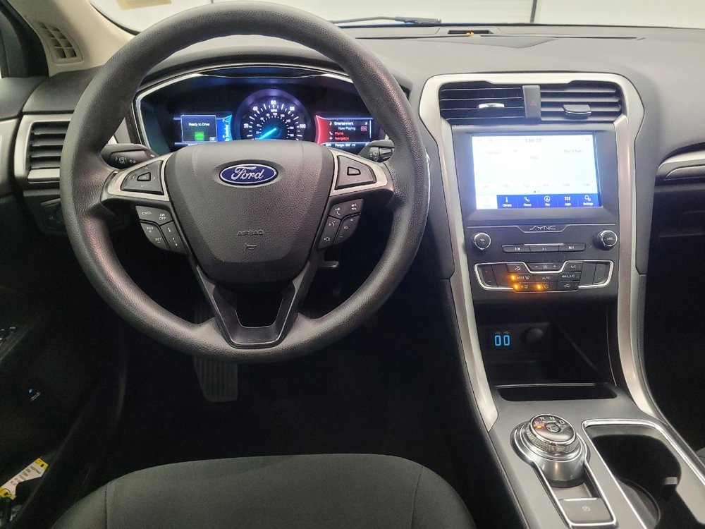 Used 2020 Ford Fusion SE image 22