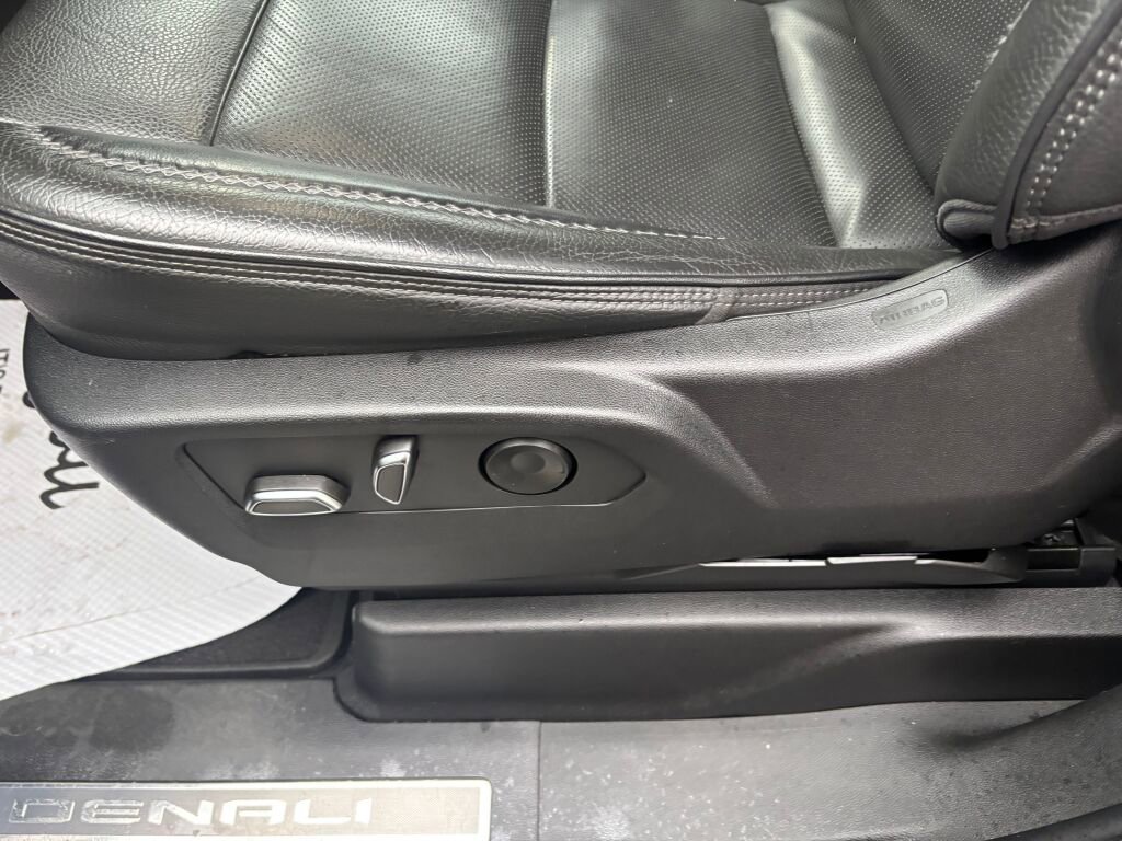 Used 2022 GMC Yukon Denali w/ Max Trailering Package image 24