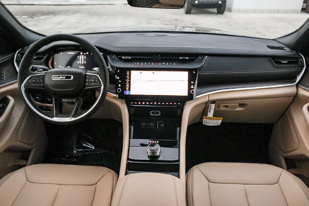 New 2027 Jeep Grand Cherokee Limited RWD image 13
