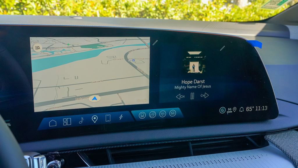 New 2026 Cadillac Optiq Luxury 1 image 23