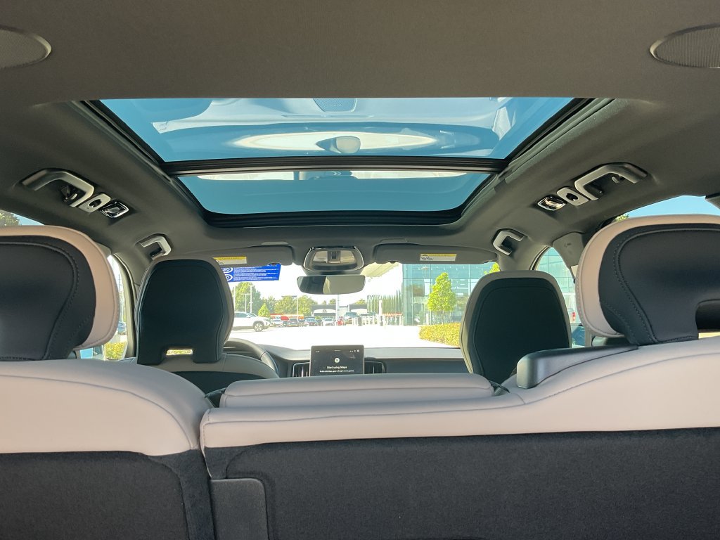 New 2027 Volvo XC60 B5 Plus AWD/4WD image 25