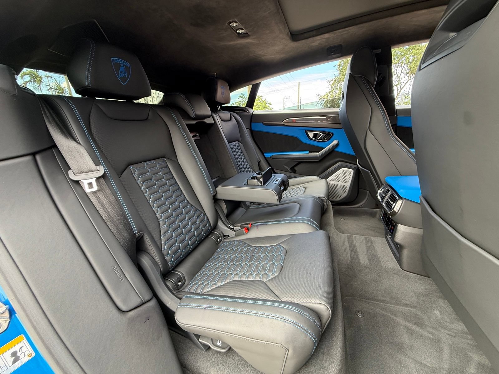 Used 2022 Lamborghini Urus AWD/4WD image 46