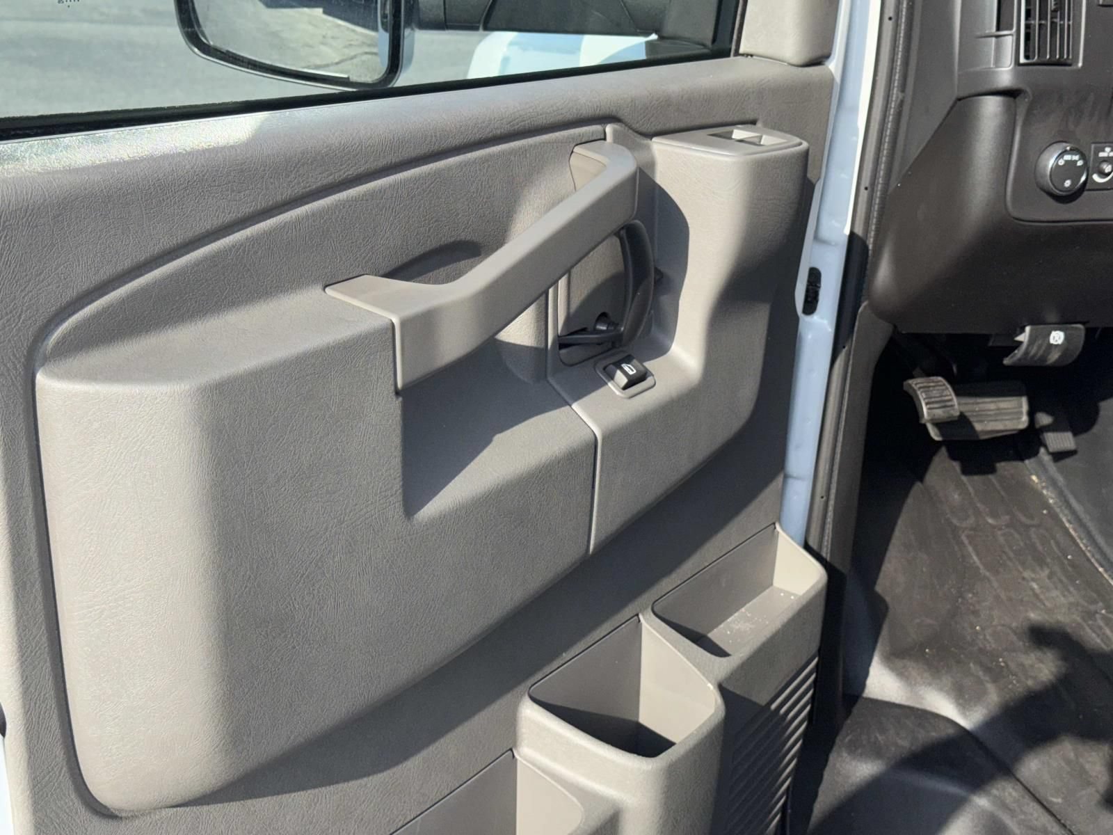 New 2026 Chevrolet Express 4500 w/ Power Convenience Package RWD image 17