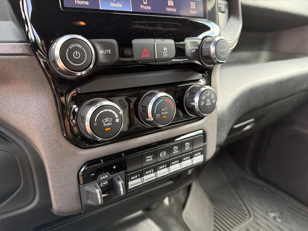 Used 2025 RAM 3500 Tradesman w/ Chrome Appearance Group AWD/4WD image 27