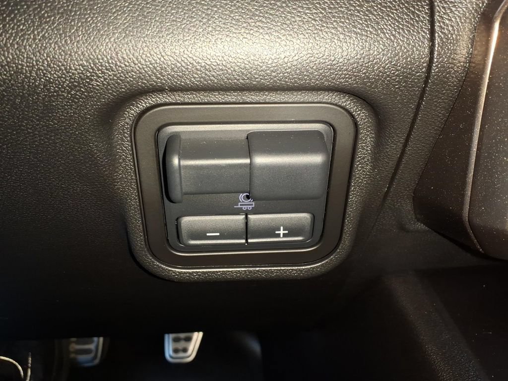 Used 2025 GMC Hummer EV 3X w/ LPO, Sport Package AWD/4WD image 32