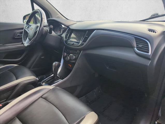 Used 2018 Chevrolet Trax Premier w/ Midnight Edition FWD image 29