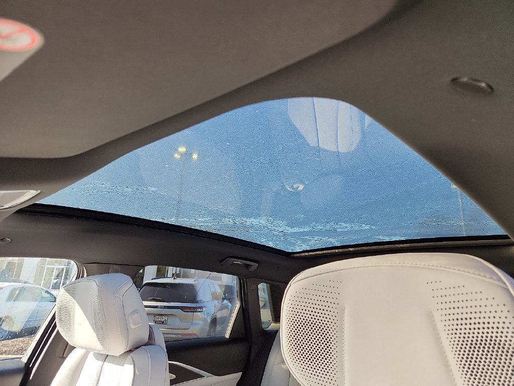 Used 2024 Cadillac Lyriq Luxury RWD image 14