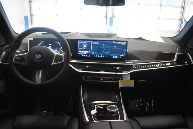 New 2026 BMW X5 xDrive40i w/ M Sport Package AWD/4WD image 5