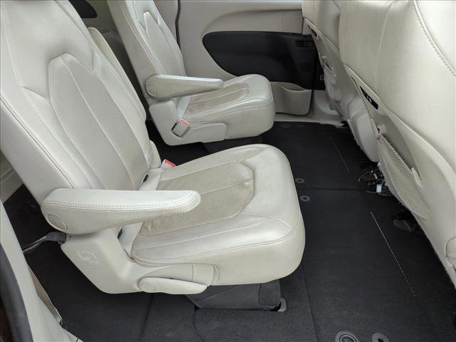 Used 2021 Chrysler Pacifica Touring-L w/ Premium & Safety Sphere Group FWD image 19