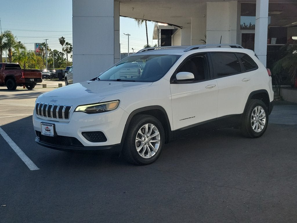 Used 2020 Jeep Cherokee Latitude FWD image 2