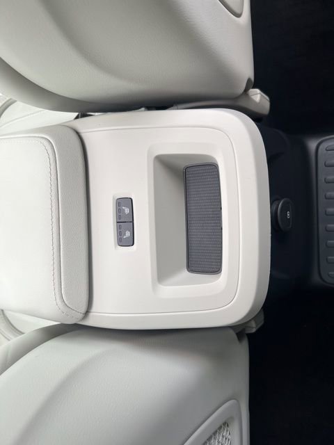 Certified 2024 Volvo XC60 T8 Ultimate w/ Protection Package Premier AWD/4WD image 20