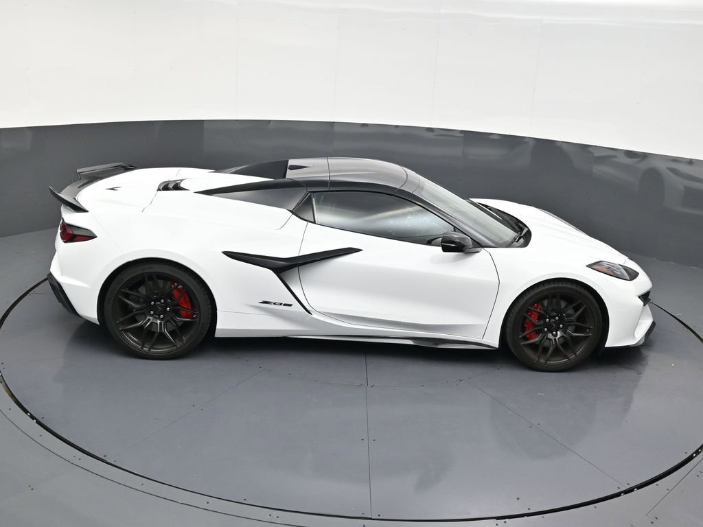 Used 2026 Chevrolet Corvette Z06 RWD image 17