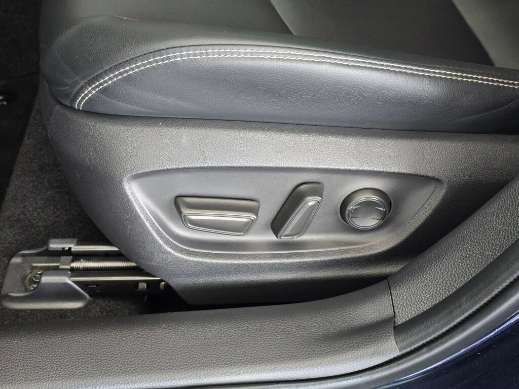 Used 2020 Toyota Corolla XLE w/ Carpet Mat Package (TMS) image 24