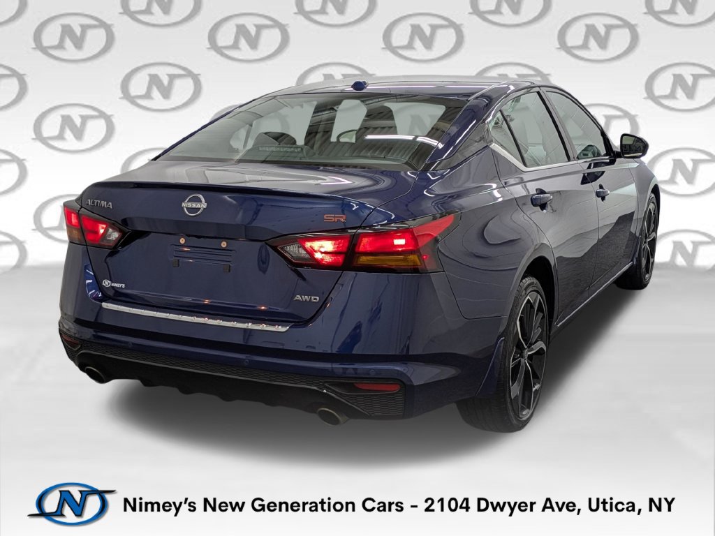 Used 2023 Nissan Altima 2.5 SR AWD/4WD image 2