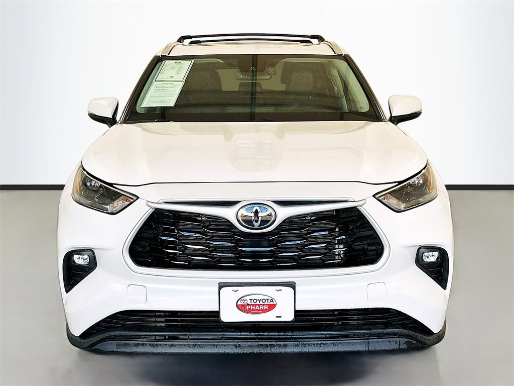 Used 2023 Toyota Highlander XLE image 2