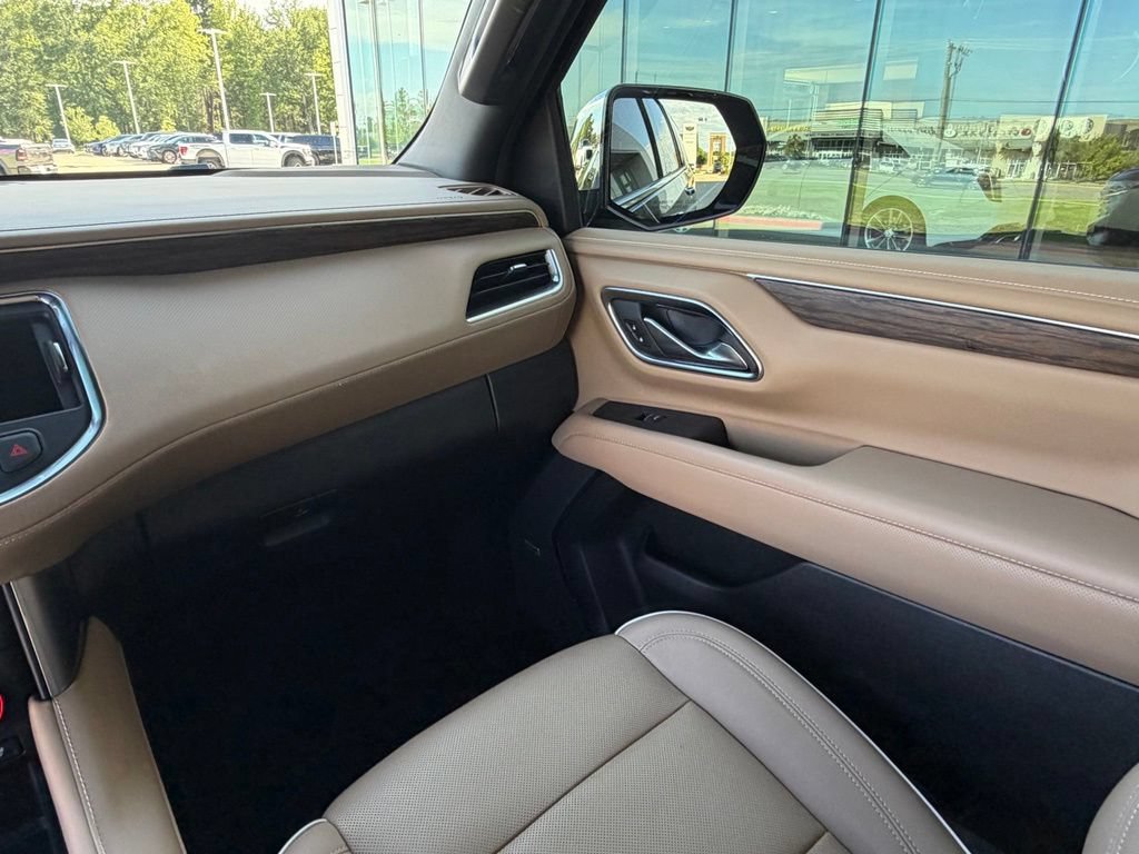 Used 2023 Chevrolet Suburban Premier AWD/4WD image 26