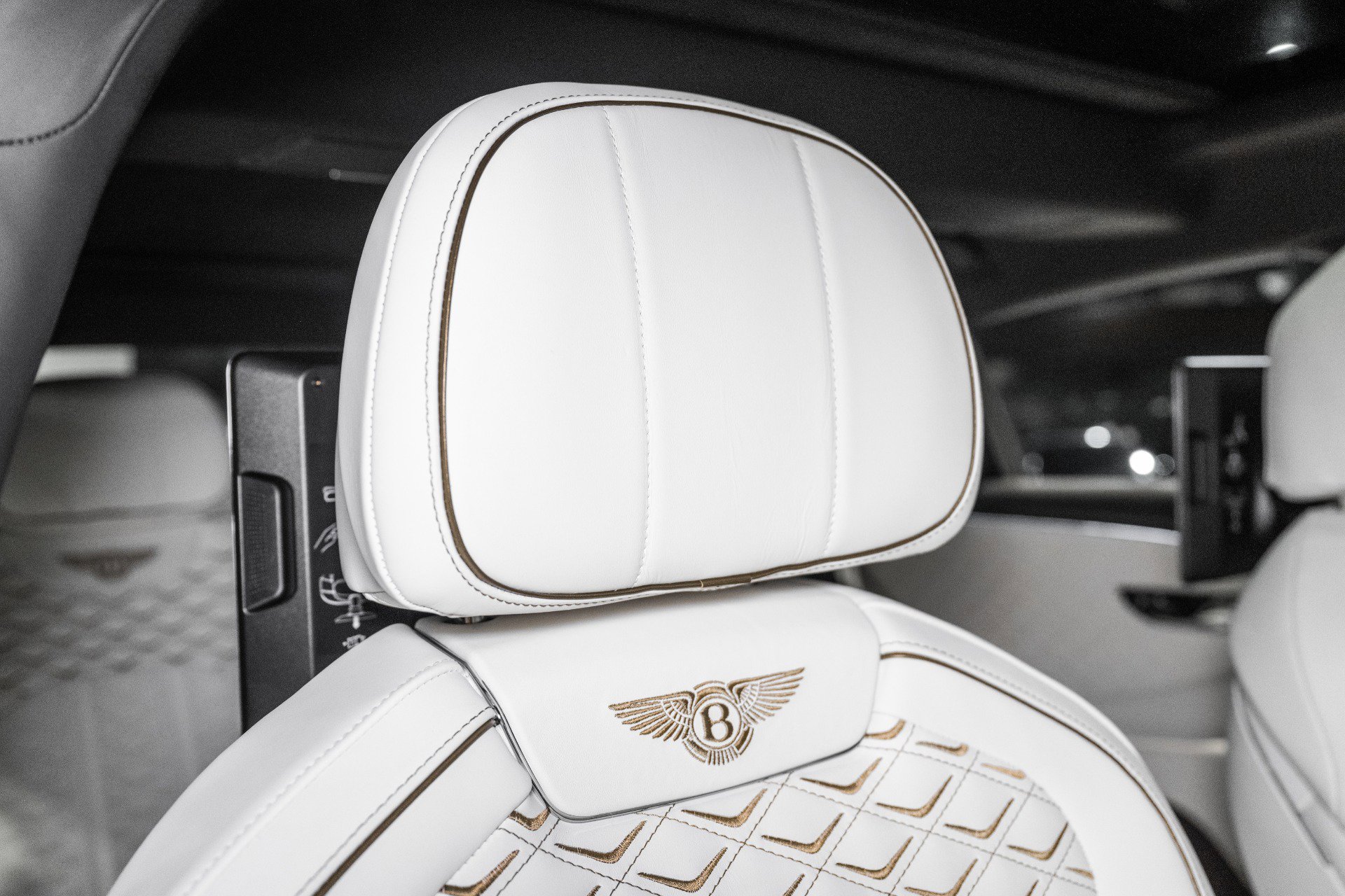 New 2026 Bentley Flying Spur Plug-In Hybrid image 57