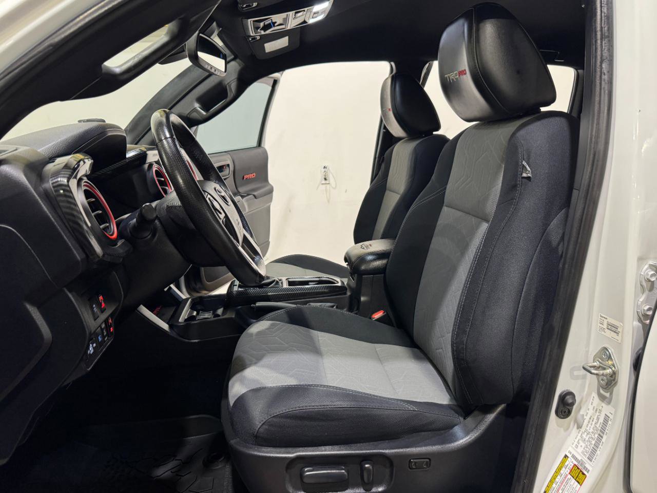 Used 2021 Toyota Tacoma TRD Off-Road w/ Technology Package AWD/4WD image 12