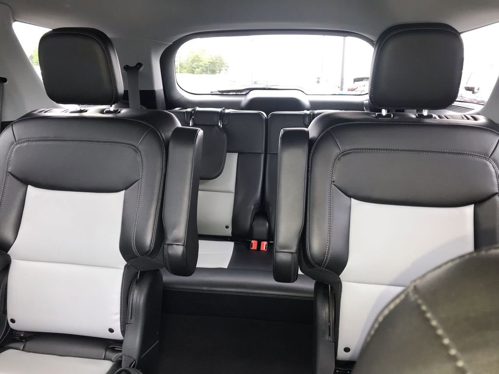 Used 2022 Ford Explorer XLT w/ Equipment Group 202A AWD/4WD image 22