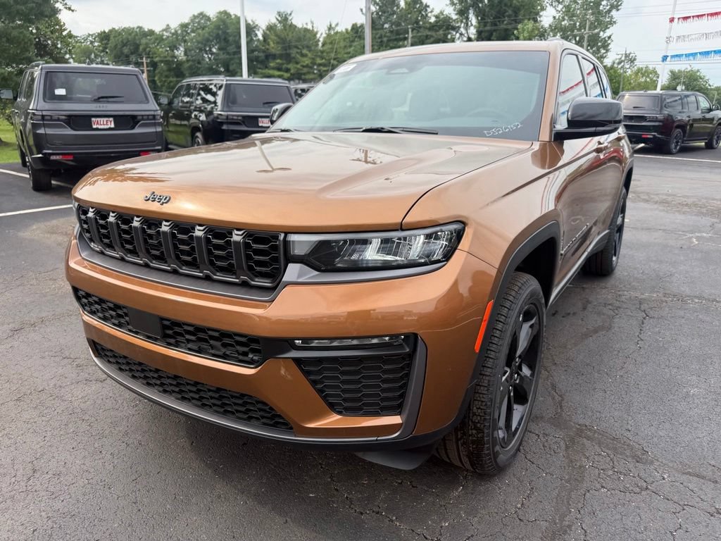 New 2026 Jeep Grand Cherokee Limited w/ Limited Altitude Package AWD/4WD image 8