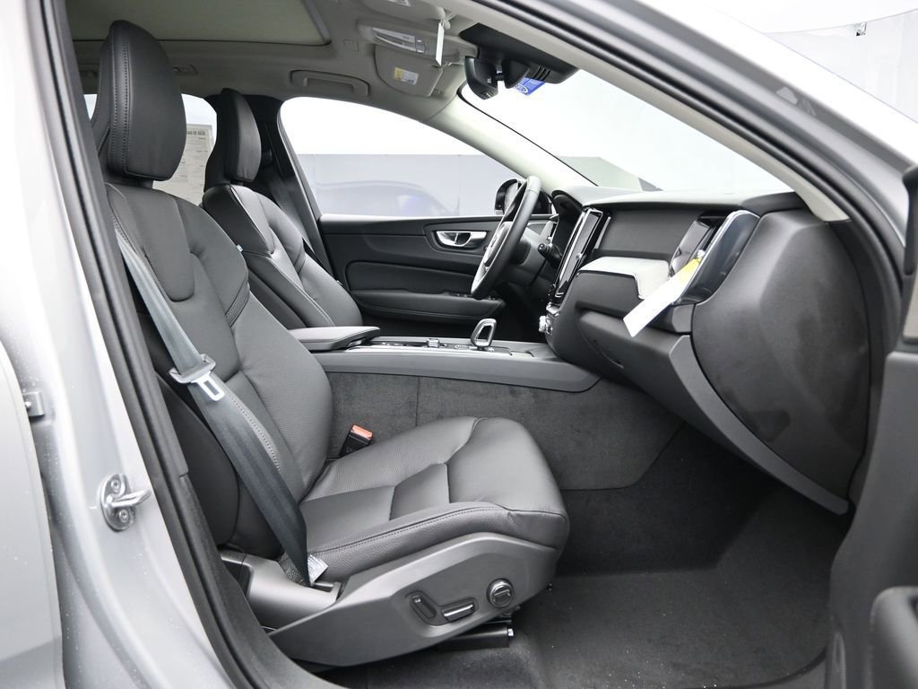 New 2025 Volvo XC60 B5 Plus w/ Protection Package Premier image 28