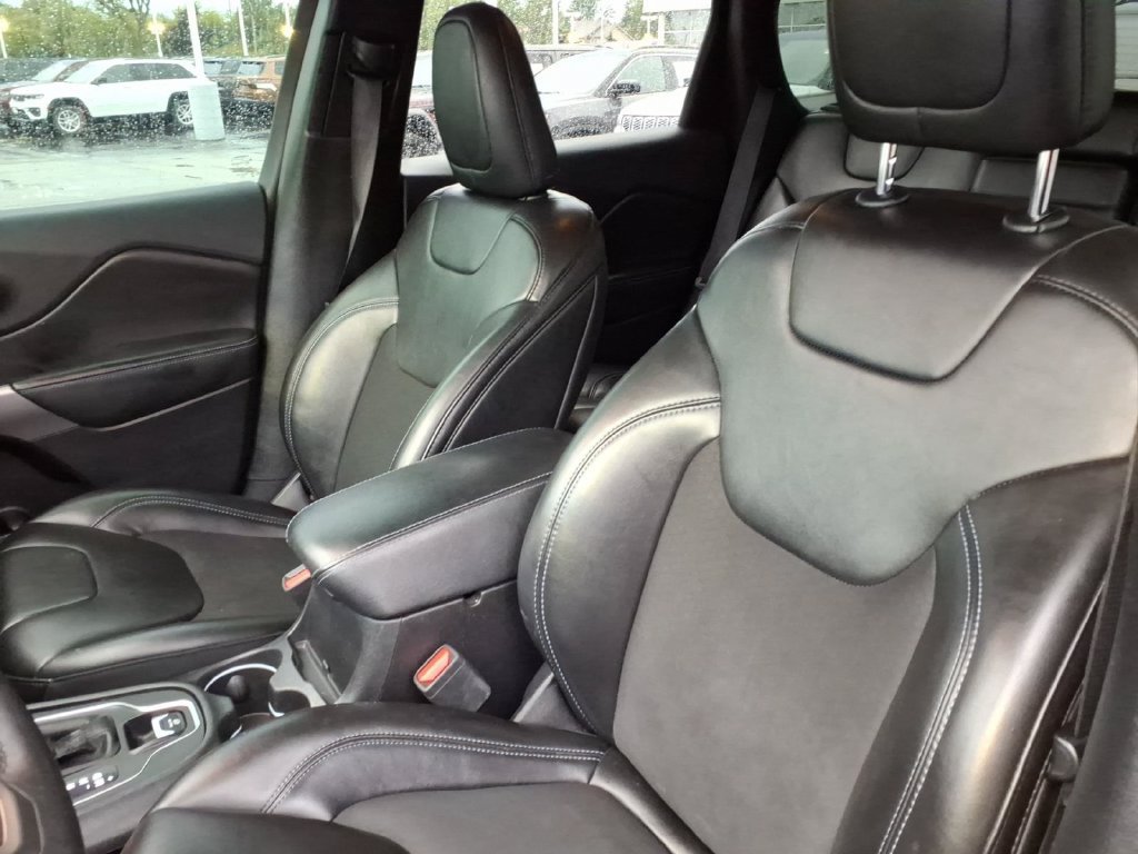 Certified 2019 Jeep Cherokee Latitude Plus w/ Cold Weather Group AWD/4WD image 8