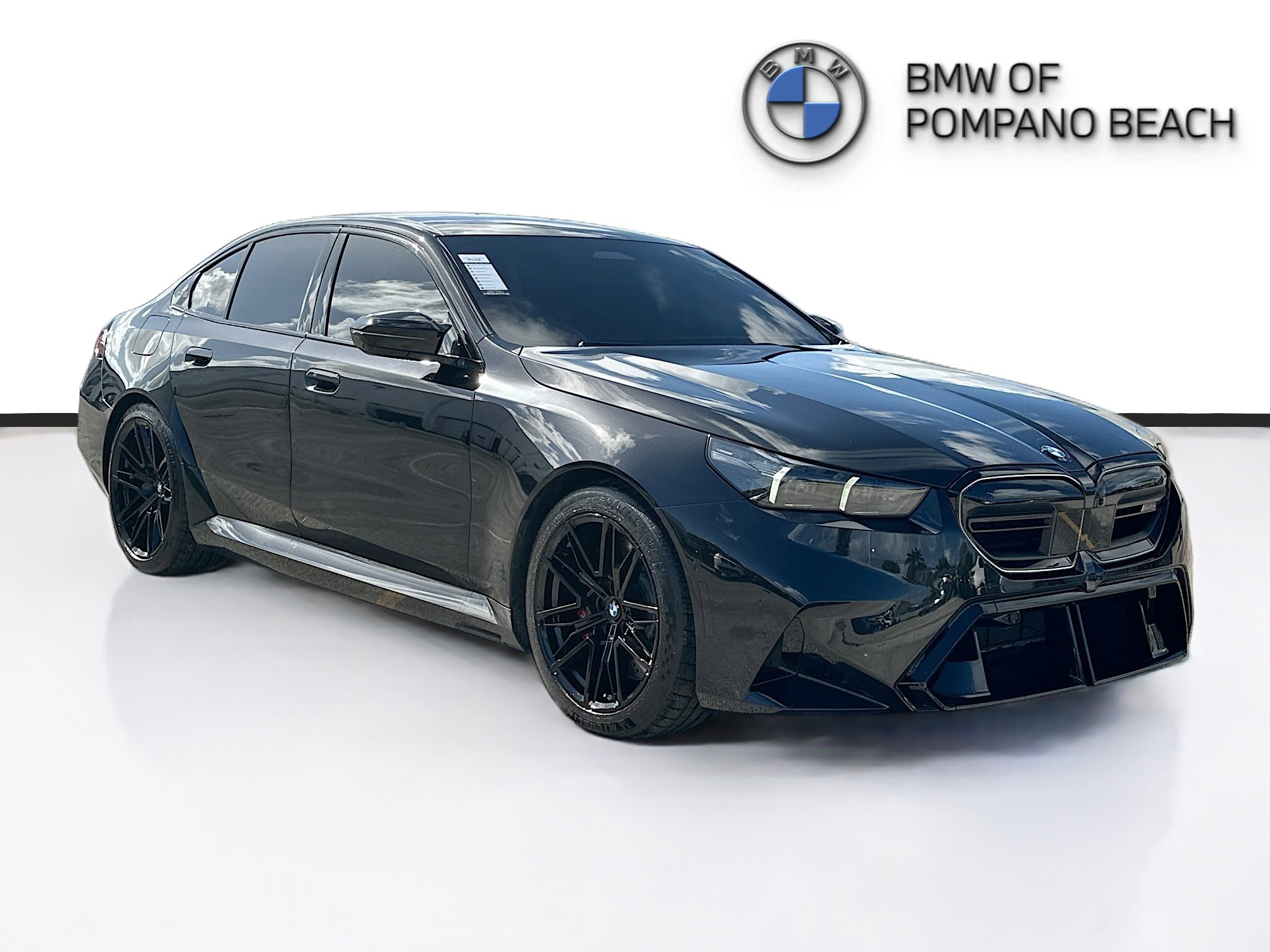 Used 2025 BMW M5 w/ Executive Package image 1