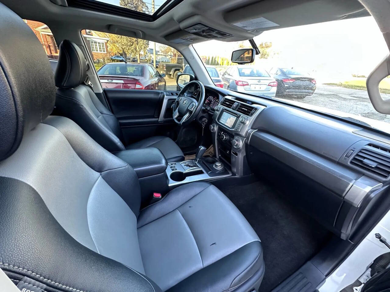 Used 2018 Toyota 4Runner SR5 Premium image 14