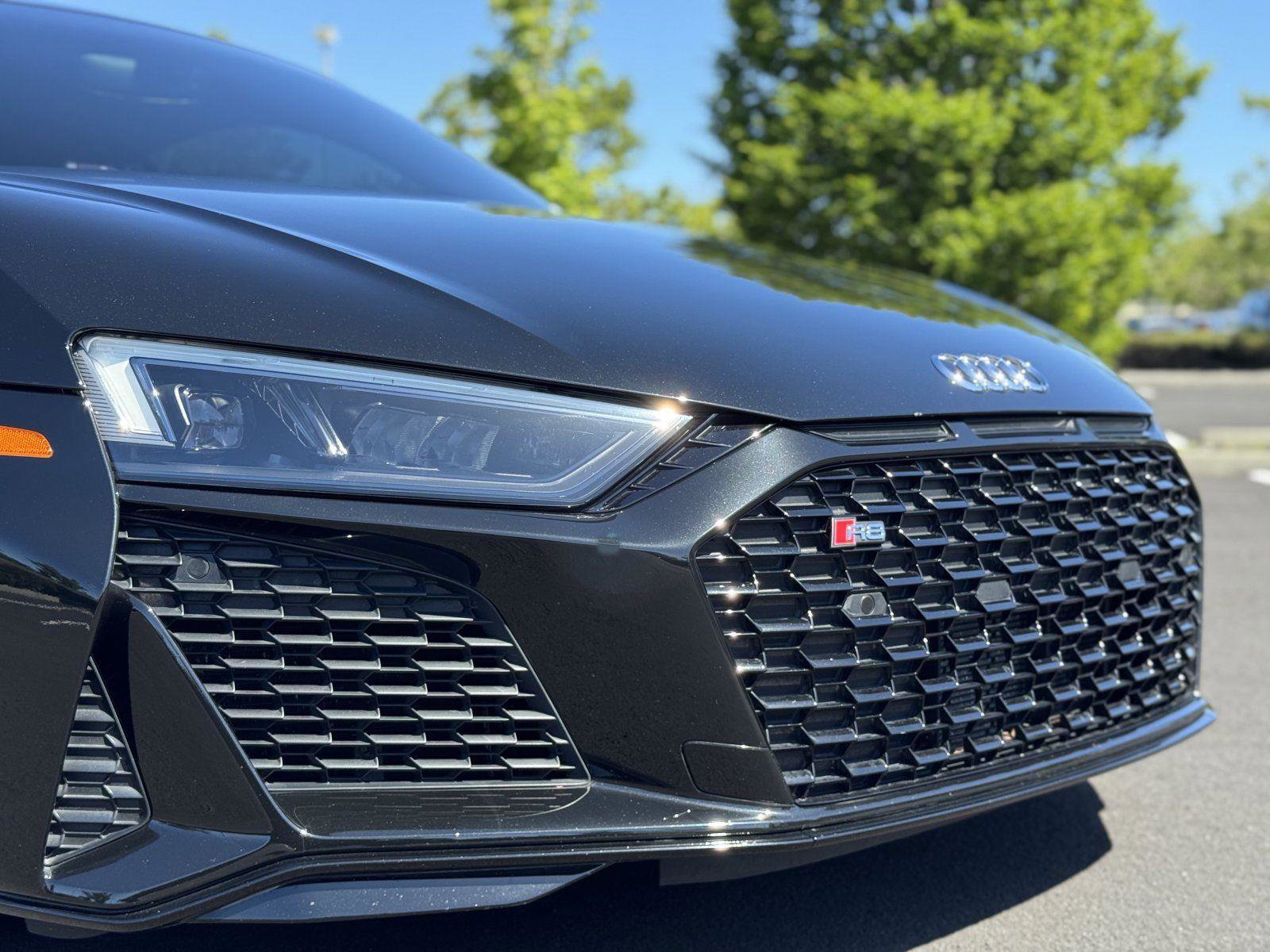 Used 2022 Audi R8 V10 w/ Premium Package RWD image 27