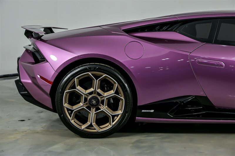 Used 2023 Lamborghini Huracan Tecnica RWD image 16