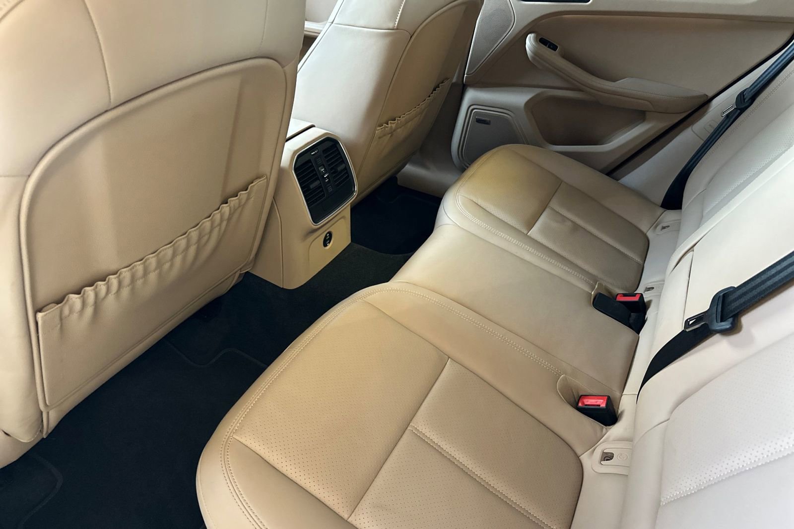 Certified 2023 Porsche Macan S image 15