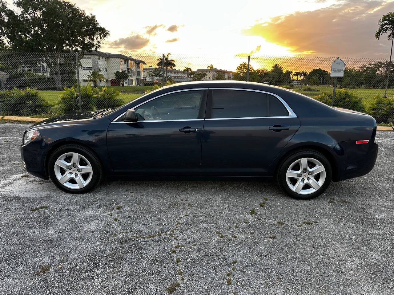 Used 2011 Chevrolet Malibu LS FWD image 2