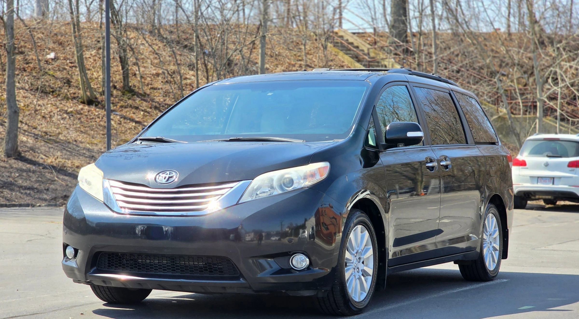 Used 2013 Toyota Sienna Limited w/ Premium Pkg AWD/4WD image 1