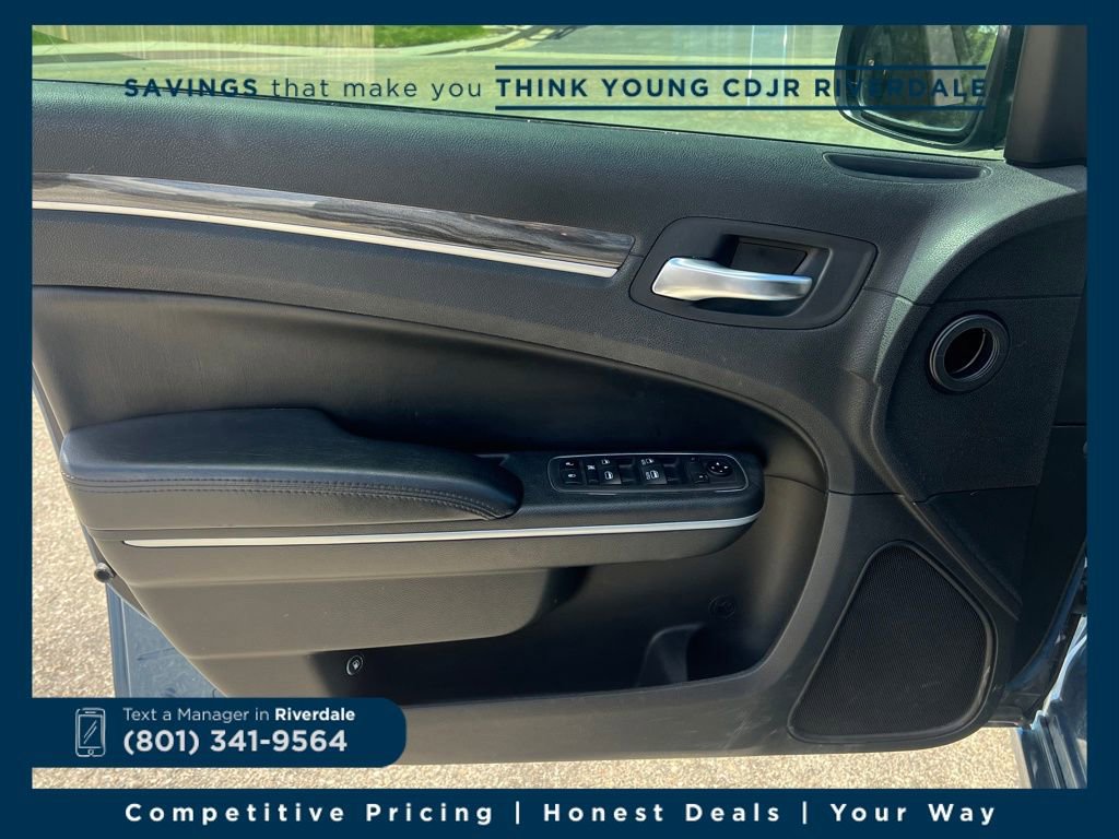 Used 2021 Chrysler 300 Touring L image 10