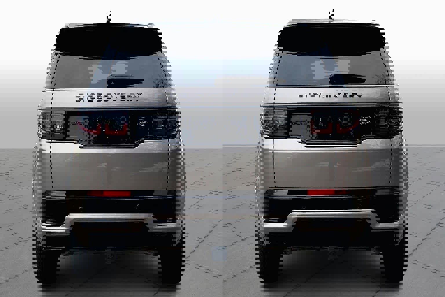 Used 2023 Land Rover Discovery Sport S R-Dynamic image 5