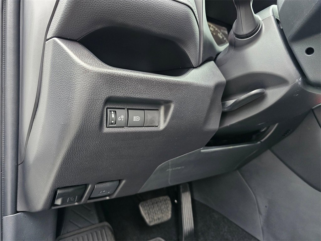 Used 2025 Toyota RAV4 LE image 33