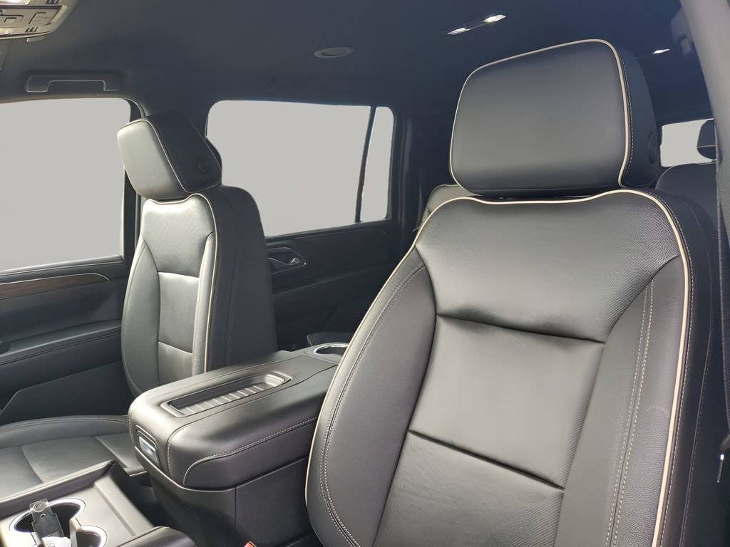 Used 2023 Chevrolet Suburban Premier image 31