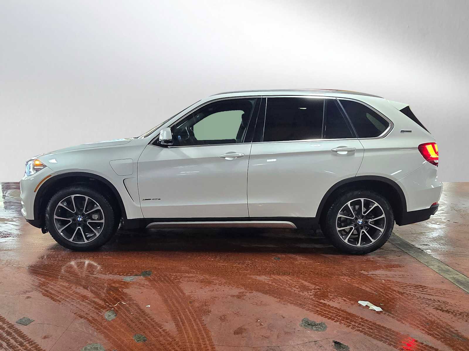 Used 2017 BMW X5 xDrive40e image 14