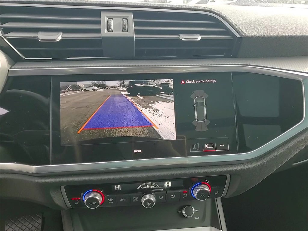 Used 2025 Audi Q3 2.0T Premium image 17